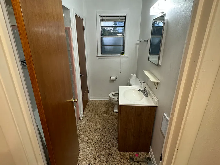 5353 Annunciation St #B — Photo 10