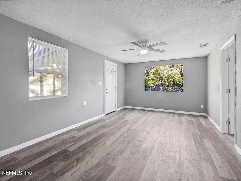 4044 Hunter Cir — Photo 15