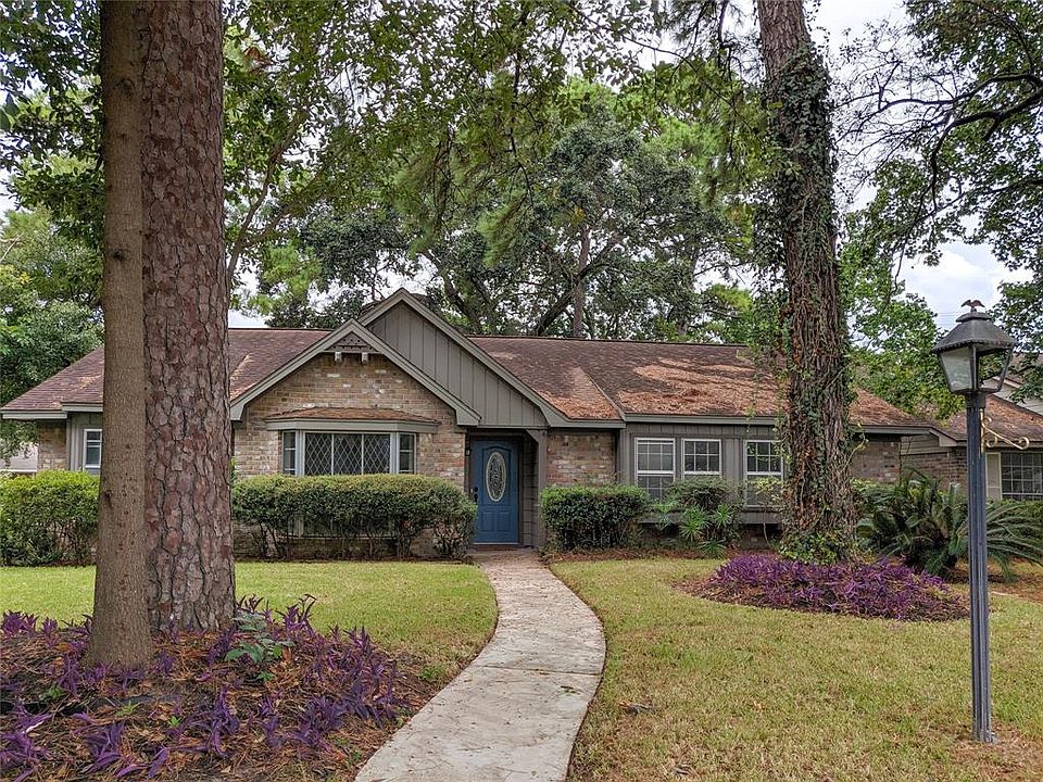 1st image of 7215 Bayou Oaks Dr
