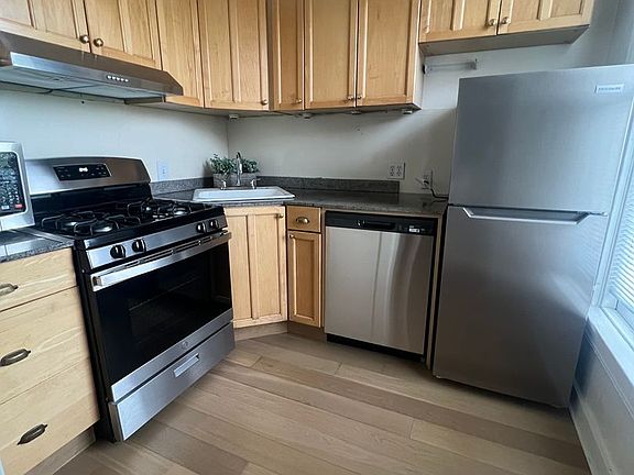 3rd image of 3426 Sacramento St #2