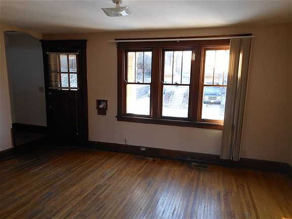 1288 Rutledge- living room