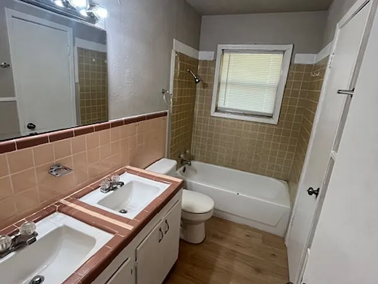 3218 Melinda Ln — Photo 9