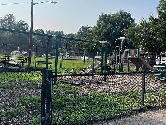 3rd image of 77 Ashland Ave