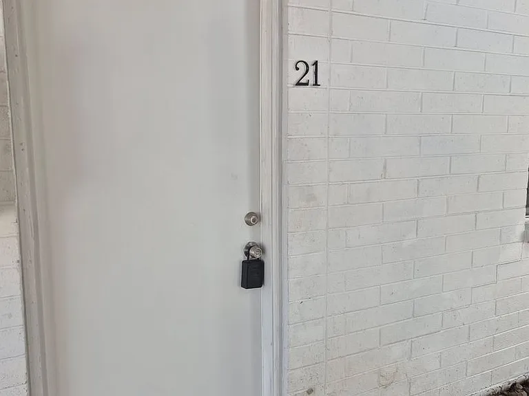 2053 N Alvernon Way — Photo 11