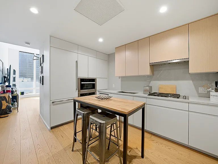 877 Francisco St — Photo 8