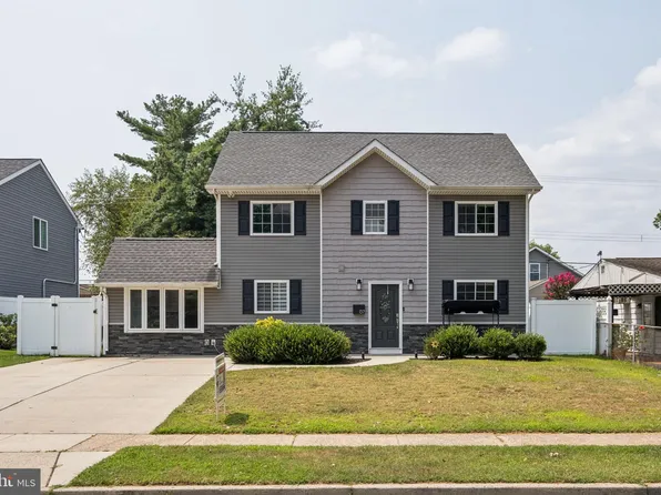 137 Northpark Dr, Levittown, PA 19054