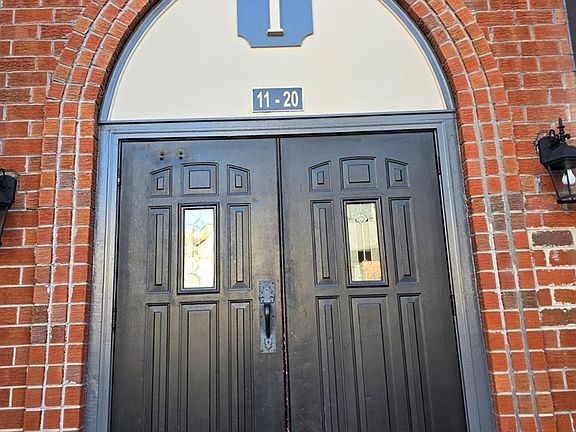 2nd image of 6851 Roswell Rd