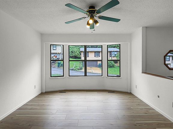 3rd image of 862 Country Haven Dr