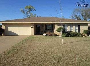 2112 E Crafton St, Henrietta, TX 76365