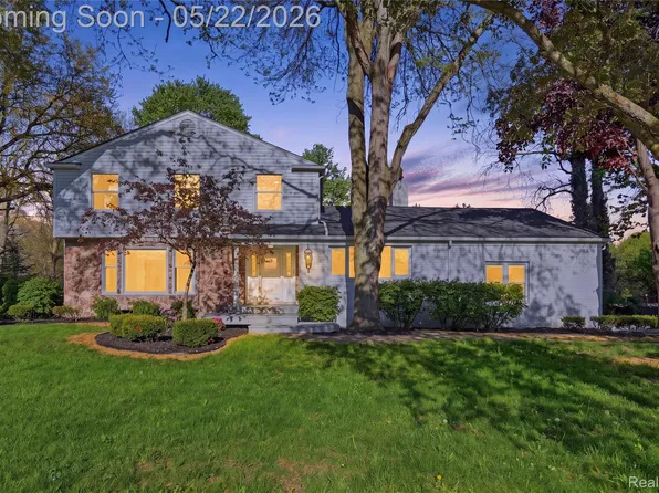 53568 Wolf Dr, Shelby Township, MI 48316