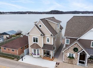 511 S Shore Dr, Caledonia, MI 49316