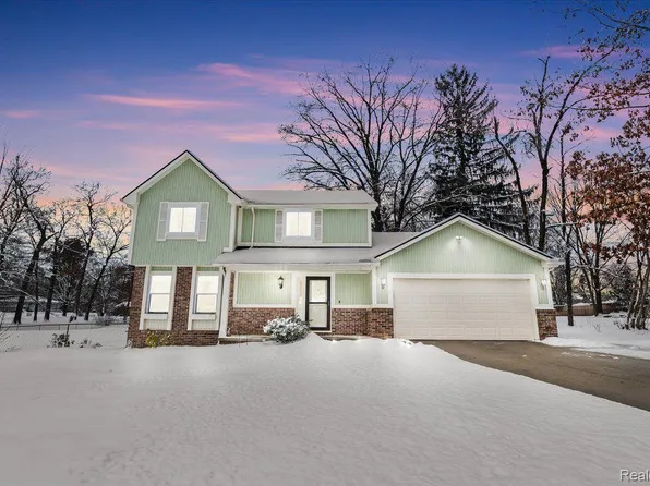 1002 Meadowlark Dr, Waterford, MI 48327