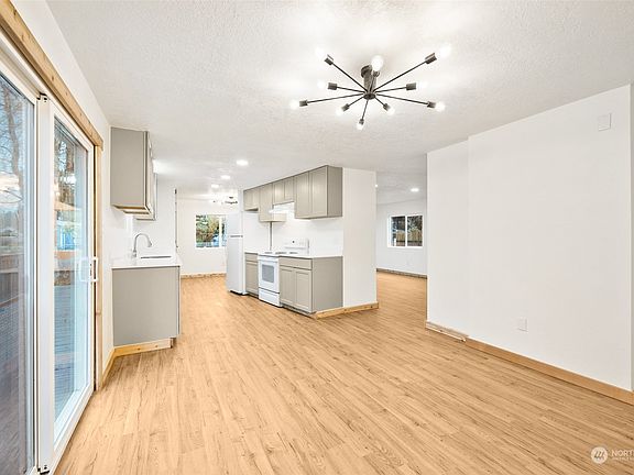 5th image of 8715 Pepperidge Lane SE