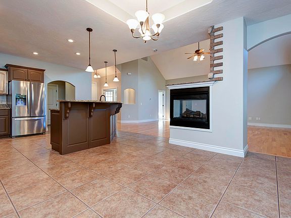 4th image of 625 N Rockingham Avenue