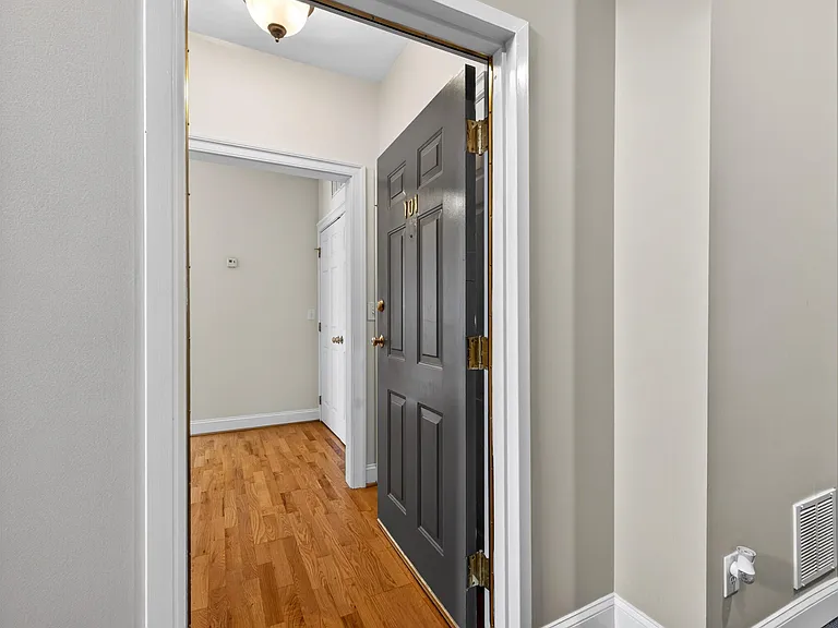 949 Glenwood Station Ln #101 — Photo 24