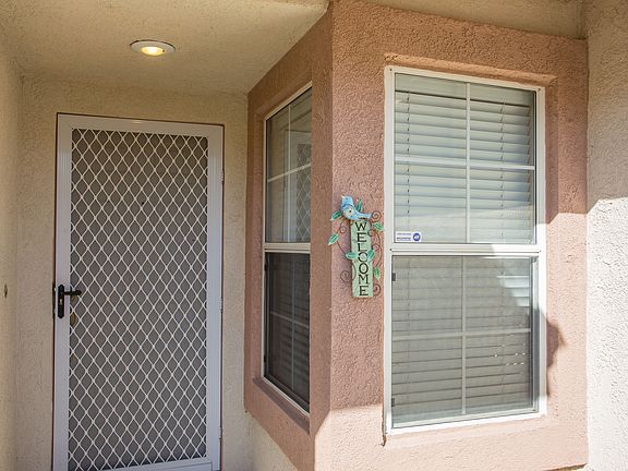 4th image of 641 Brisbane St