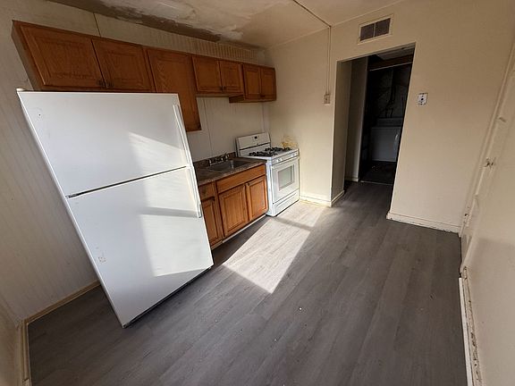 2nd image of 339 Hemlock Dr