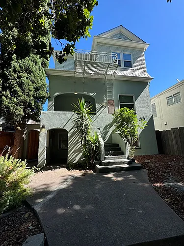 2423 L St #2 Photo 1