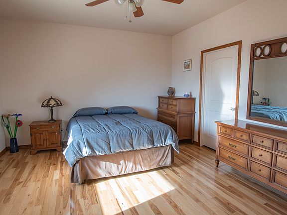 5th image of 3074 E Rd