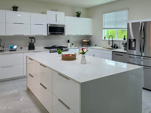 2nd image of 11605 PACIFIC DOGWOOD Court