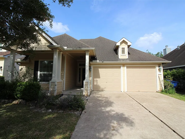 1011 Lexington Green Dr — Photo 2