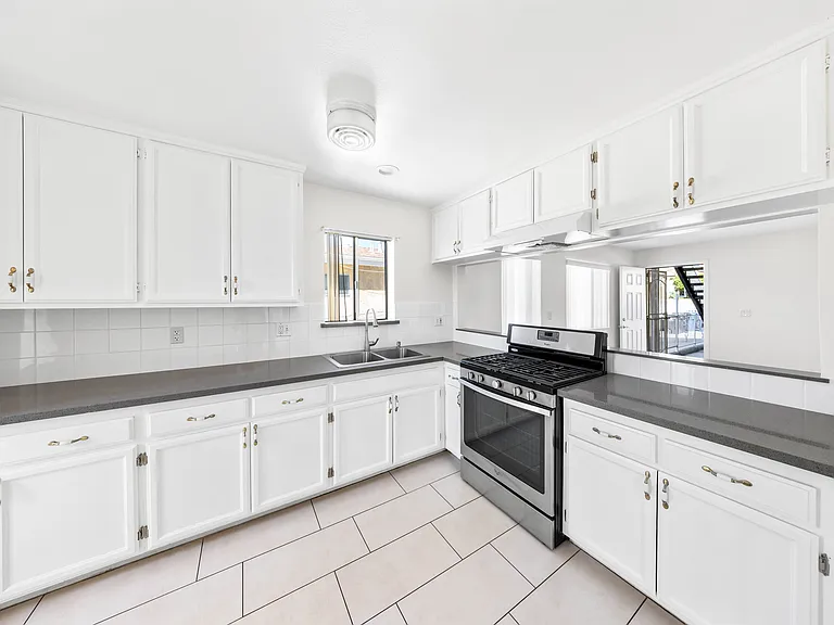 10225 Fernglen Ave #1/2 — Photo 10