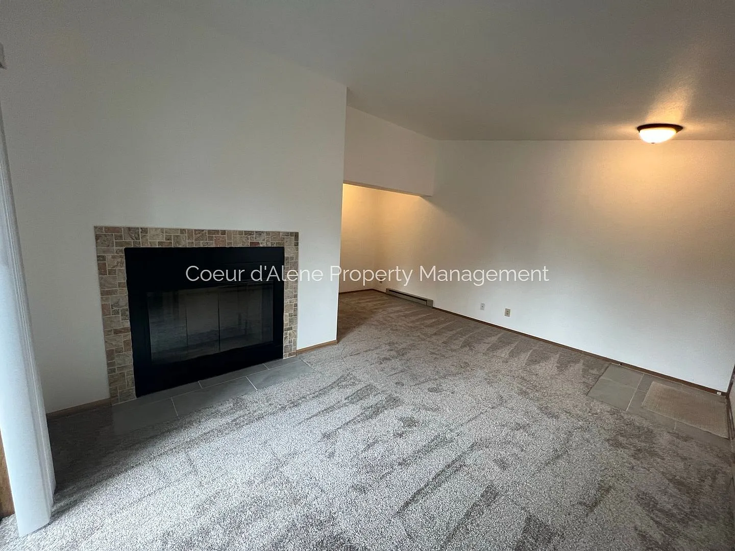 1 bedroom, 1 bathroom apartment w/ great location — Photo 4