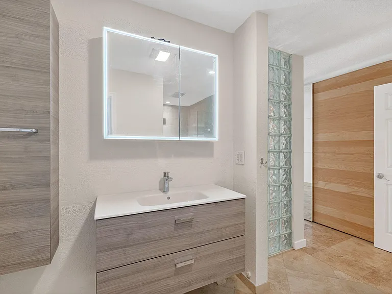 2213 NE 16th St — Photo 32