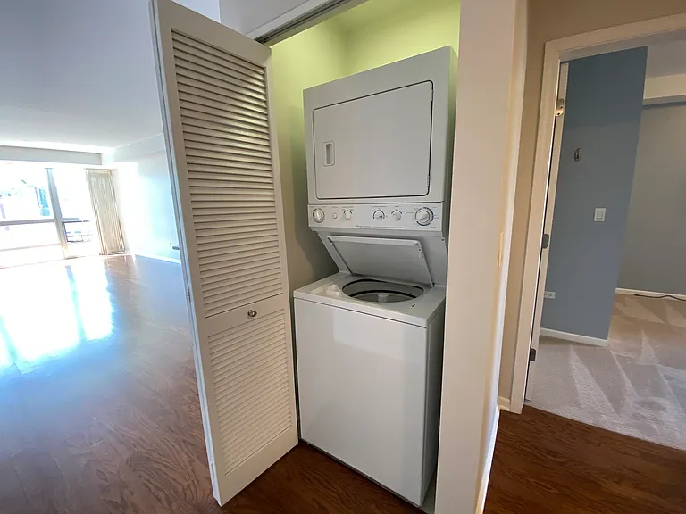 744 W Fullerton Ave #401 — Photo 14