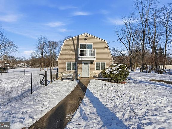 2nd image of 2623 East Ln