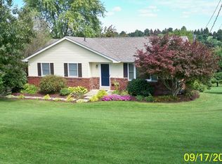 2115 Ader Rd, Jeannette, PA 15644