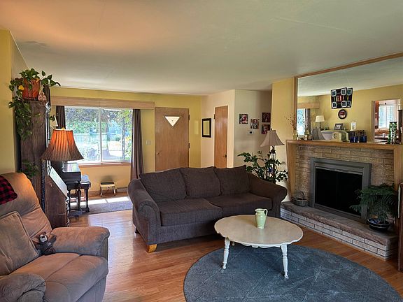 4th image of 1337 Sherman Ave