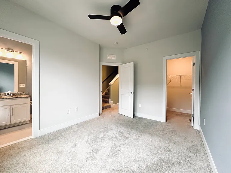 1009 Rockwell Ave — Photo 28