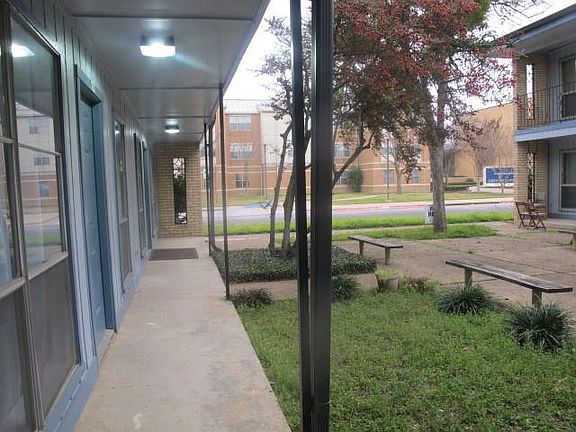 2nd image of 425 S Oak St #204