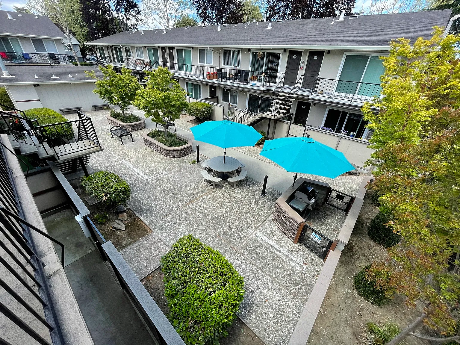 Redwood Apartments — Photo 2