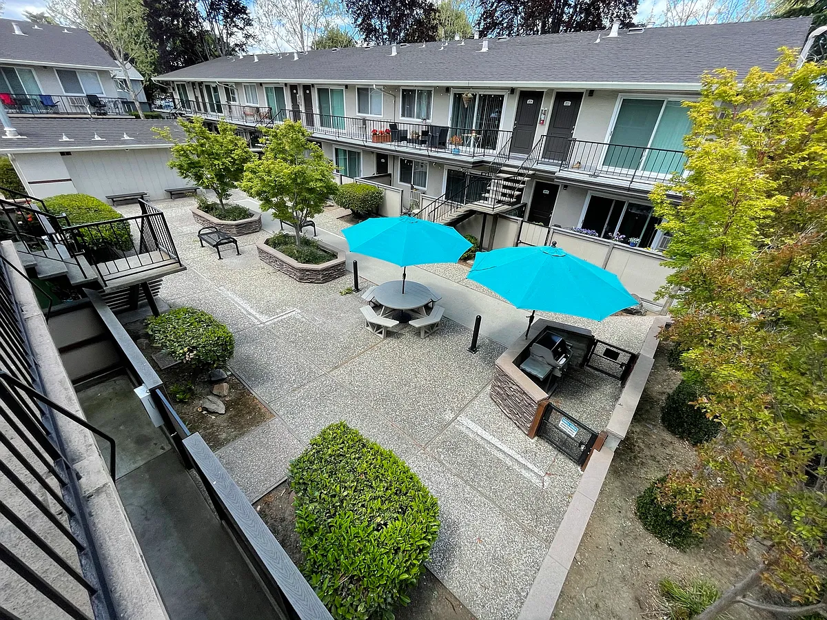 Building Photo - Redwood Apartments