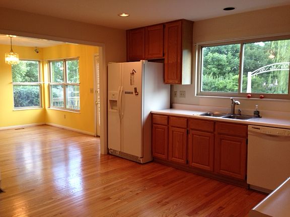 3rd image of 7956 Wakeshire Dr