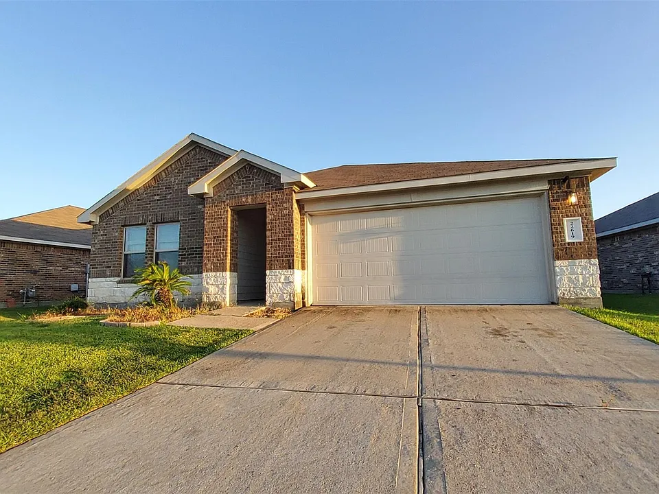22619 Castello Lakes Dr