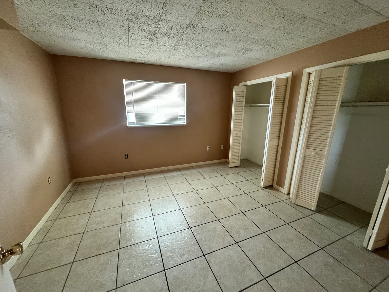 1 bed, 1000 sqft, $1,325 — Photo 4
