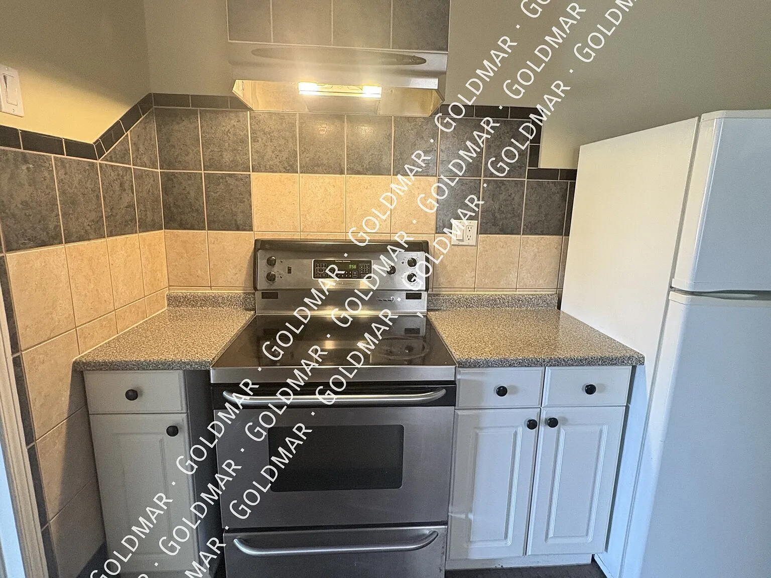 All Inclusive Unit walking distance to Riverside Drive — Photo 3