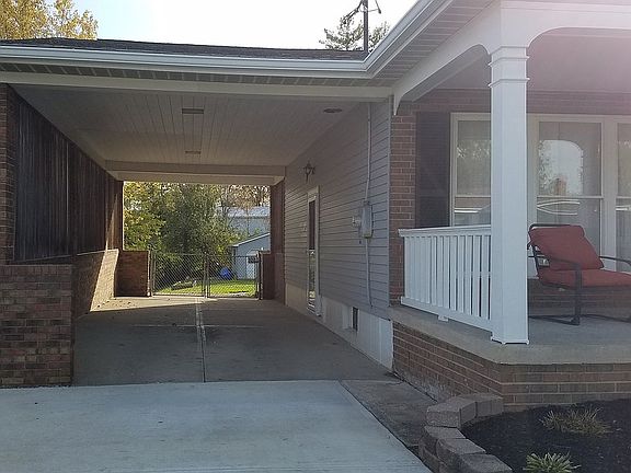 4th image of 321 Rose Dr