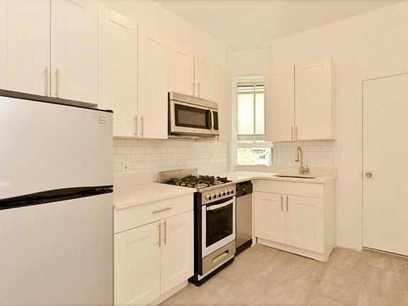 3rd image of 320 W 17th St APT 3FE