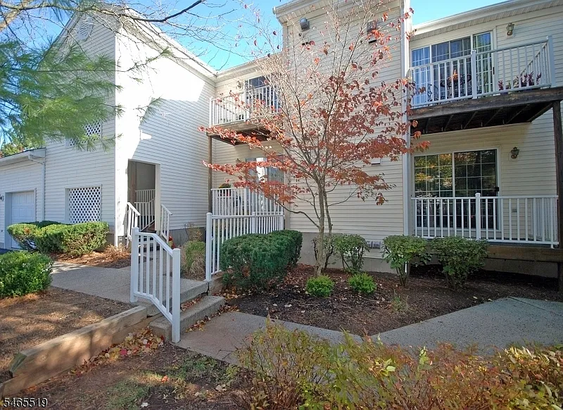 1 bed, 1.0 bath, $2,200 — Photo 2