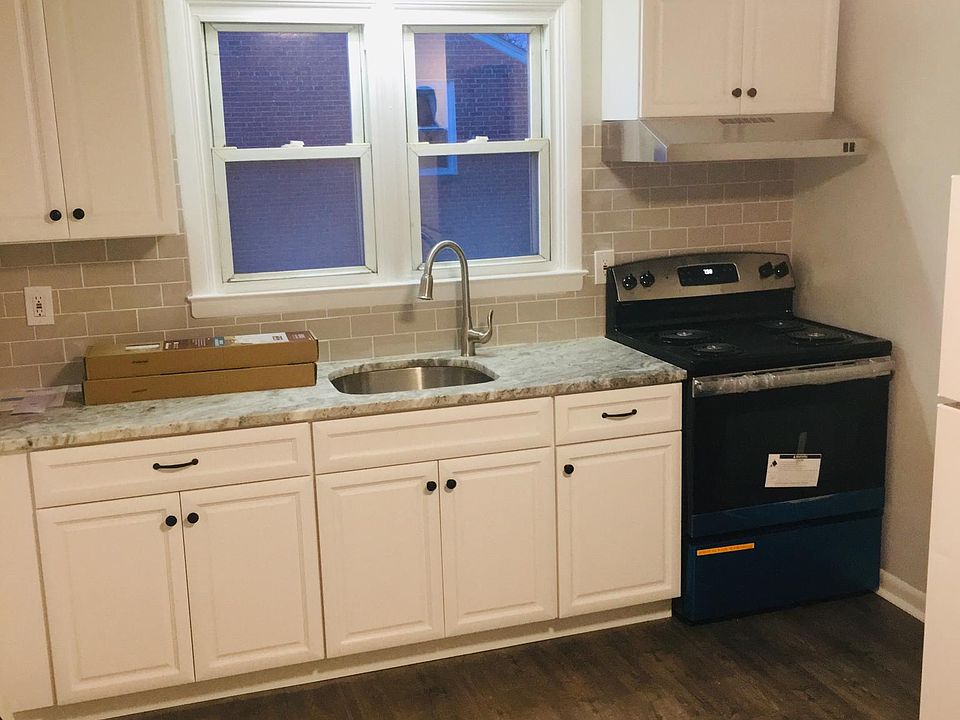 2nd image of 12 Surrey Rd APT 4
