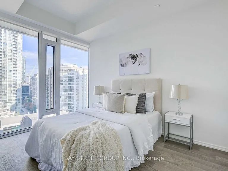 5 Soudan Ave #1908 — Photo 4