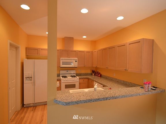 5th image of 925 233rd Avenue NE #925