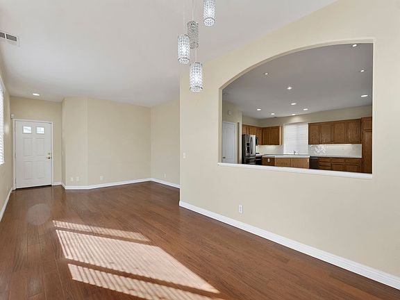 4th image of 3865 Angeline St