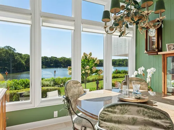 400 Noyack Rd APT D2, Southampton, NY 11968