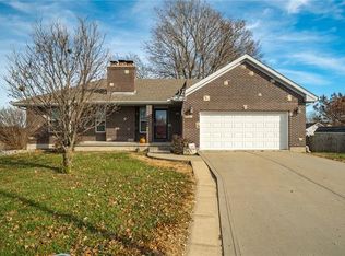 808 Diamond Ct, Smithville, MO 64089