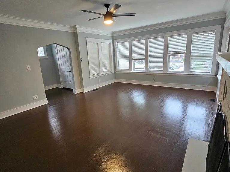 11402 S Calumet Ave — Photo 13
